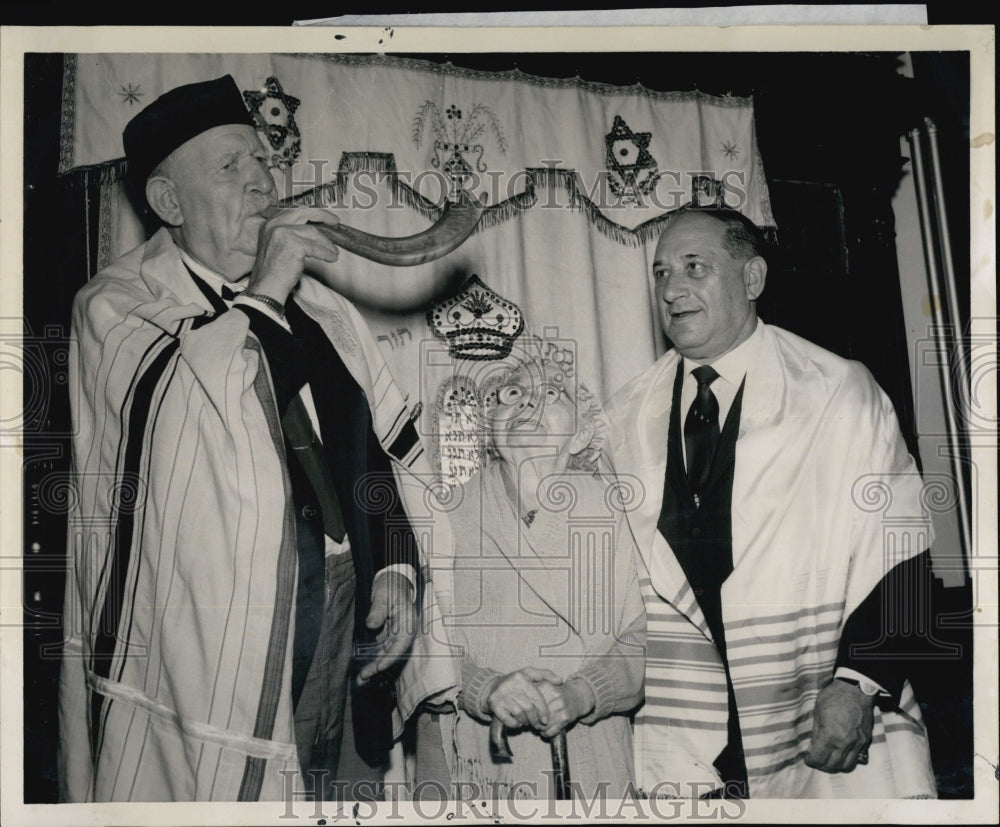 1959 Press Photo Harris Miller and Isadore Schonfeld With Sheina Yanisky - Historic Images