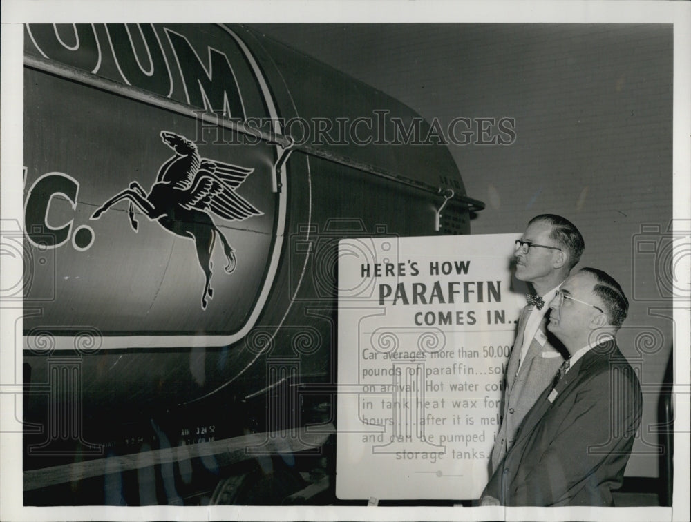 1954 Press Photo Miller and De Genaro Inspect Tank Car for Milk - Historic Images