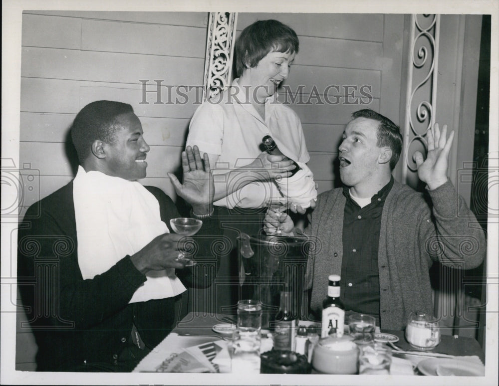 1964 Press Photo Two fighters Marion Connors and Larry Carney at Press Luncheon. - Historic Images