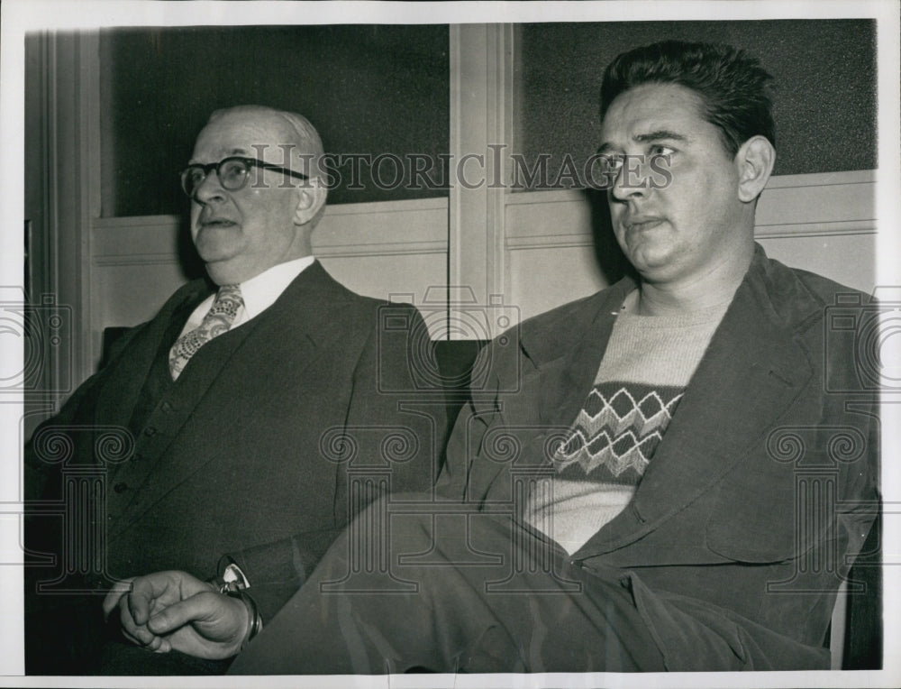 1953 Press Photo Fugitive Perlie Miller (r0 with Marshal Emmett O&#39;Brien. - Historic Images