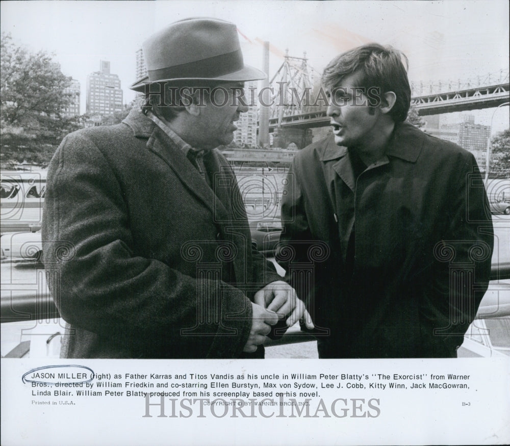 1973 Press Photo Jason Miller as father Karras &amp; Titos Vandis in &quot;The Exorcist&quot;. - Historic Images