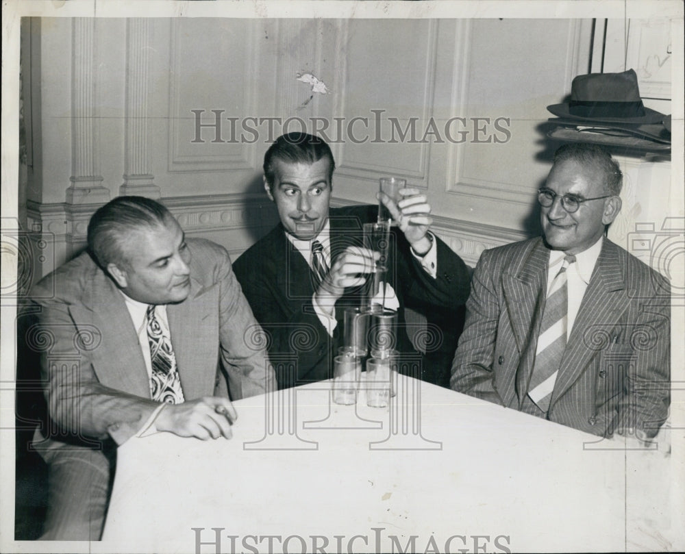 1947 Press Photo Comedian Max Miller with John Moore and Billy DeWolfe. - Historic Images