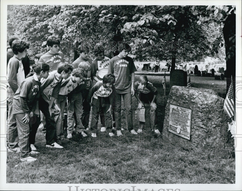 Press Photo Youngster looking at Samuel Adams grave. - Historic Images