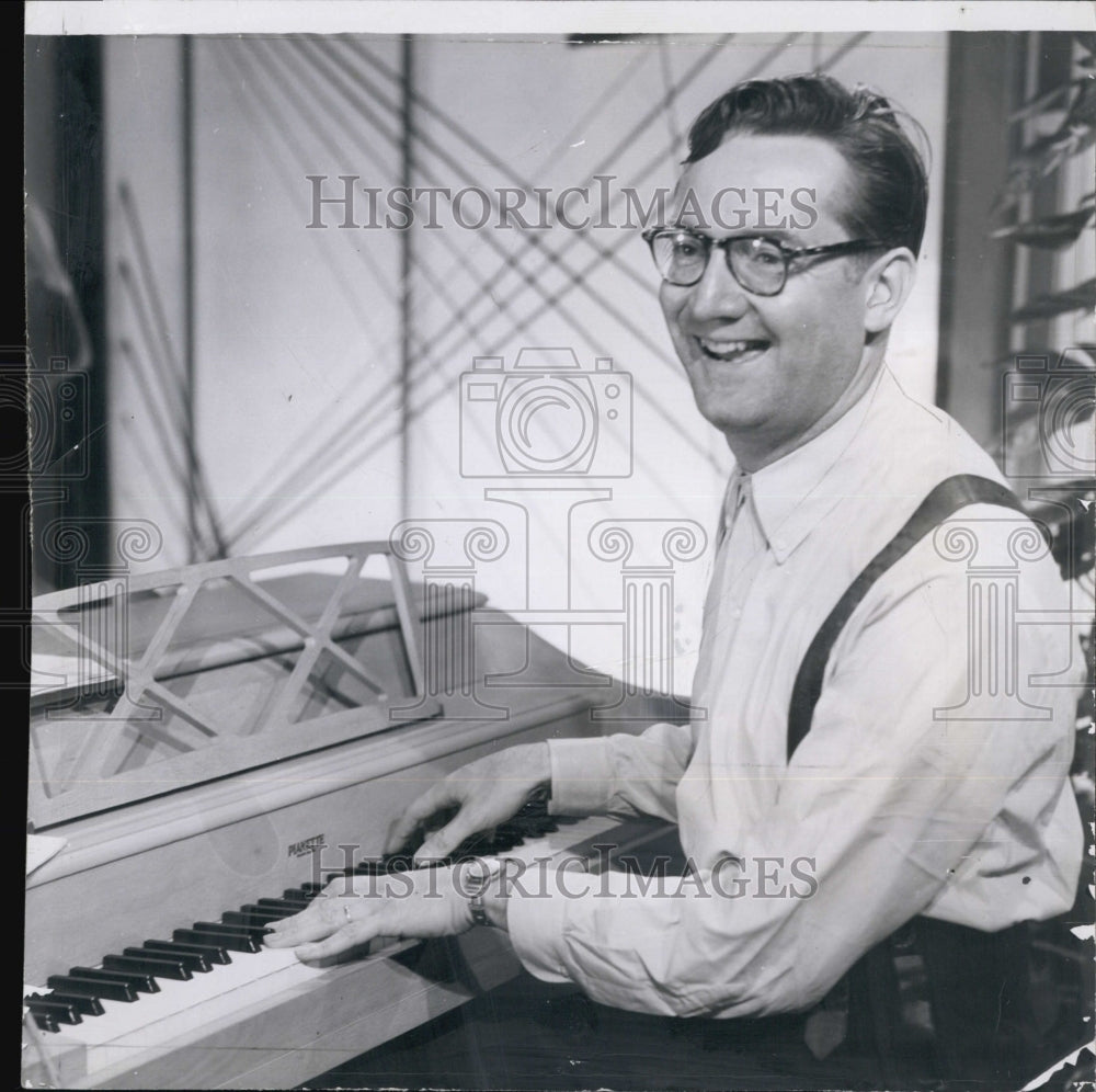 Press Photo Steve Allen Comedian Entertainer Piano - Historic Images
