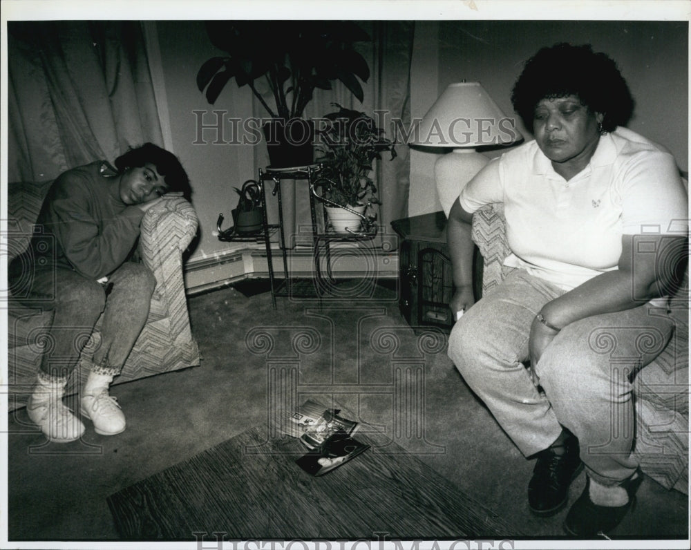 1990 Press Photo Kingsley Allen Was Killed at School Here are Mother & Sister - Historic Images