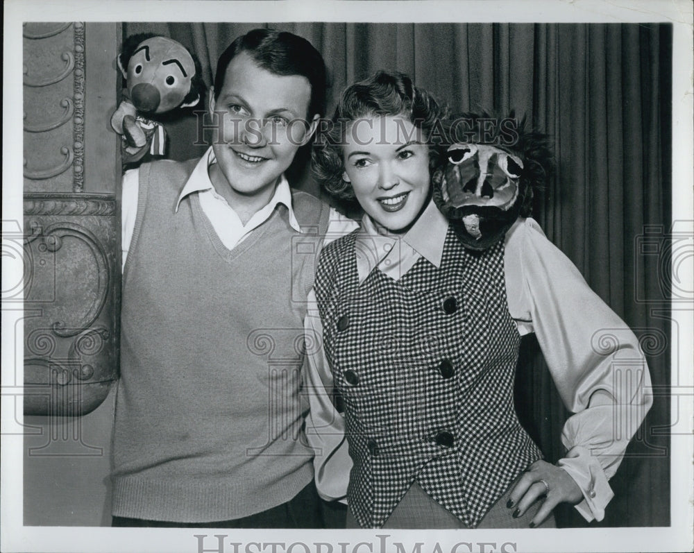 Press Photo Frank Allison and Burr Tillstrom behind the voice of Kukka and Ollie - Historic Images