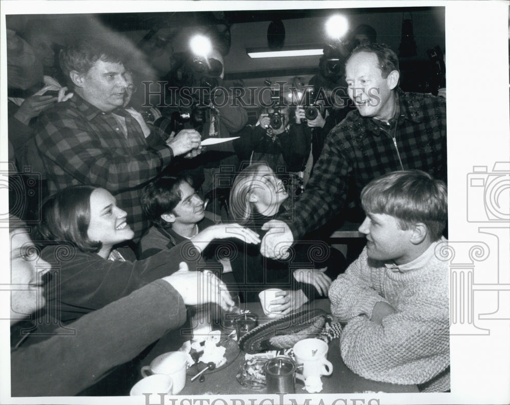 1996 Press Photo Governor Lamar Alexander Presidential Campaign Milford NH - Historic Images