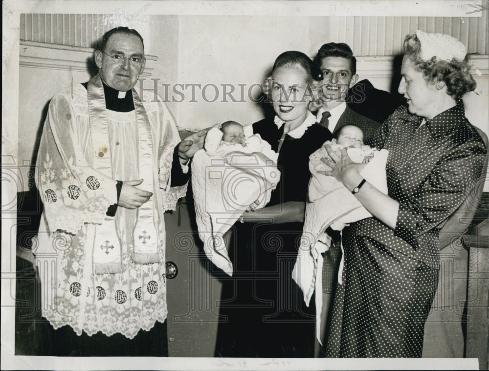 1955 Press Photo Michael Barry, Ruth Miller, Nick Pinetti, Alice Brennan & Twins - Historic Images