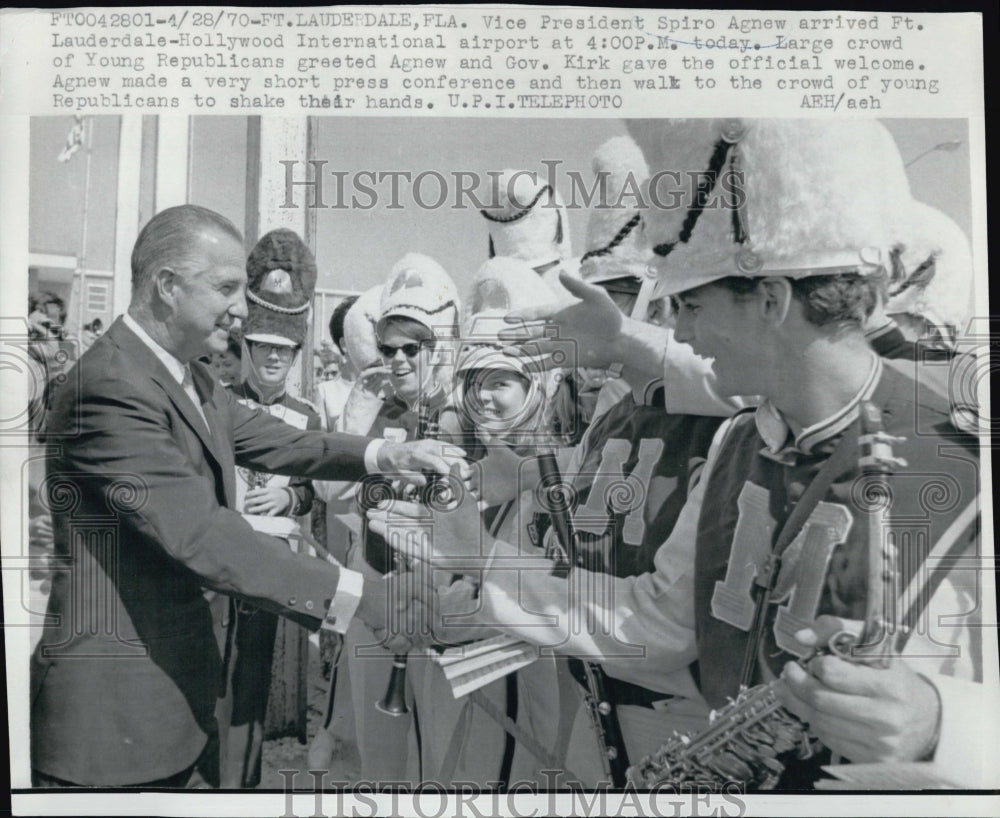 1970 Press Photo VP Spiro T Agnew greeted by Young Republicans in Fort Laud - Historic Images