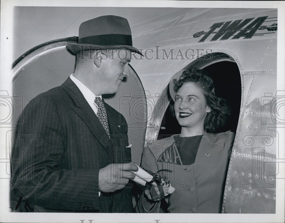 1946 Press Photo George Aikerson Jane Christie - Historic Images