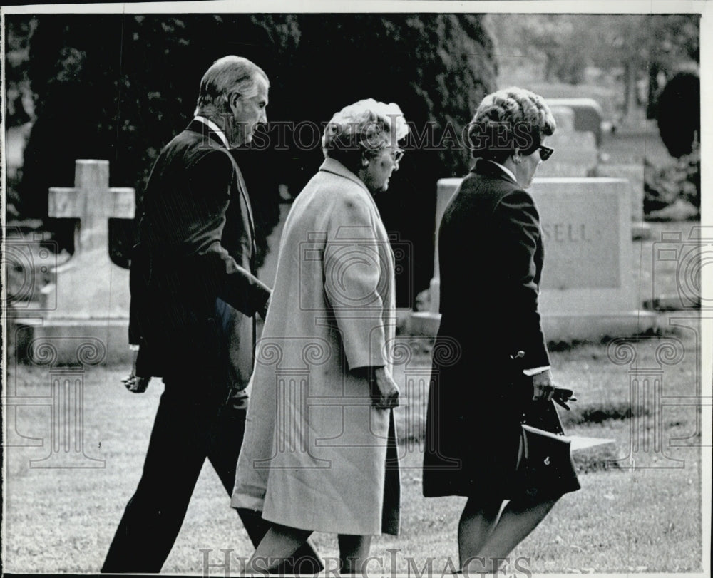 1973 Press Photo Vice Pres Spiro T Agnew Mrs Agnew and mother funeral - Historic Images