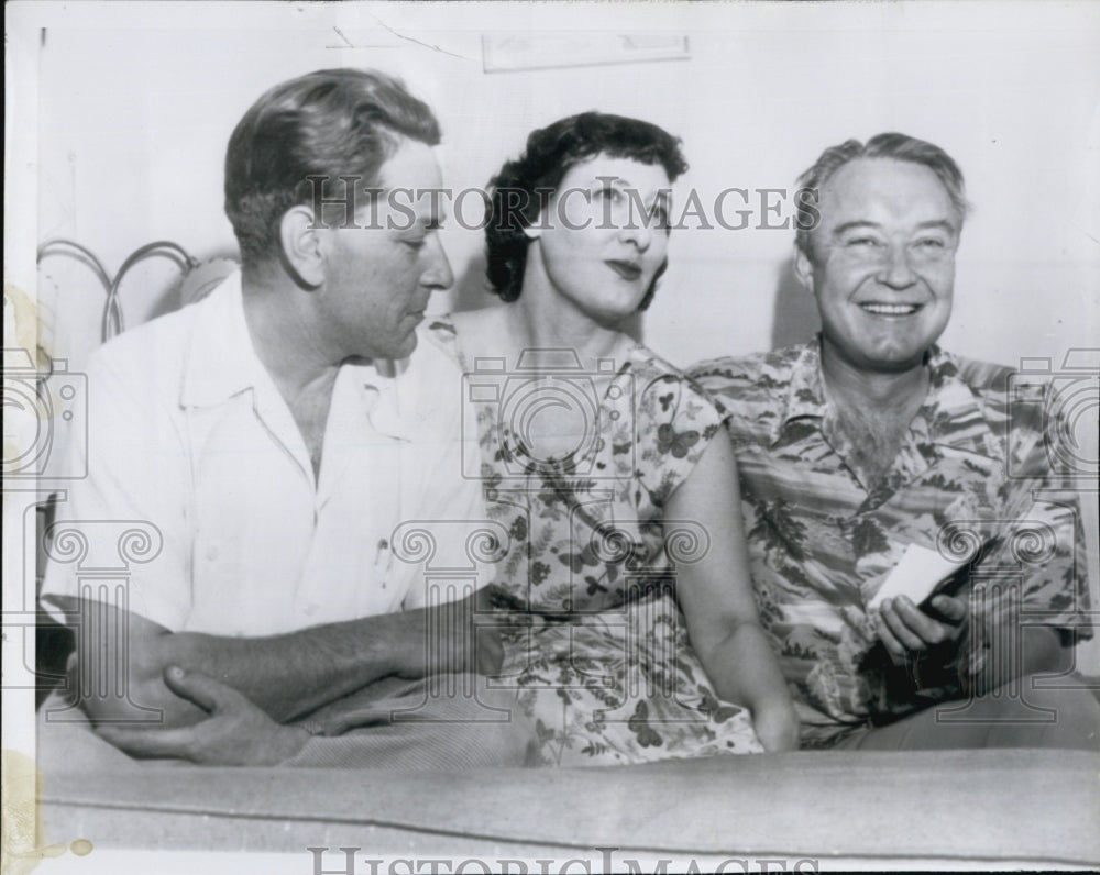 1955 Press Photo Richard J Reynods Tobacco Heir wife forced abandon burning - Historic Images