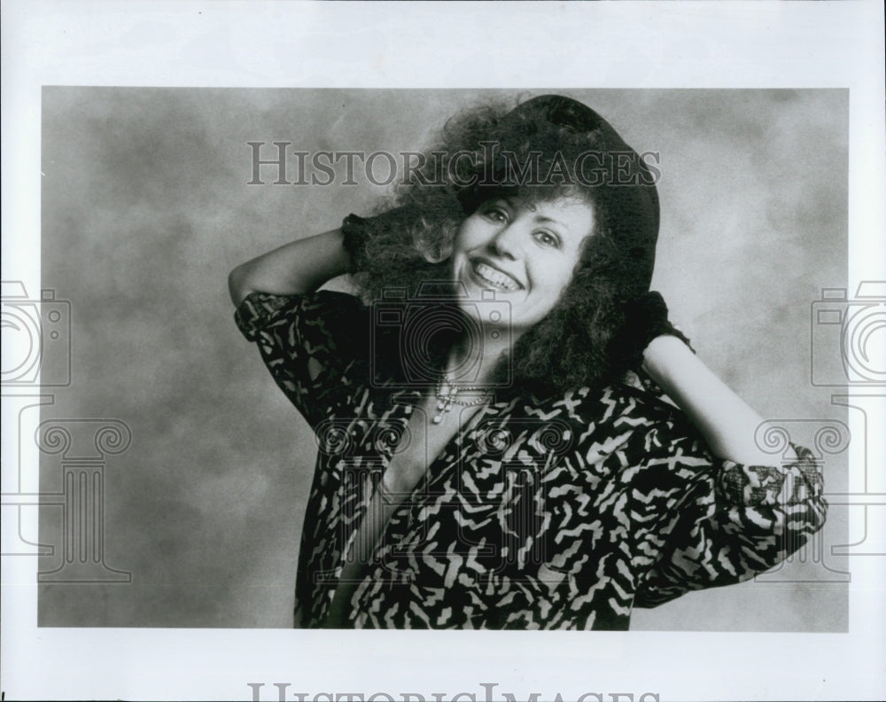 1989 Press Photo Musician Didi Stewart at the Regatta bar in Charles Hotel - Historic Images