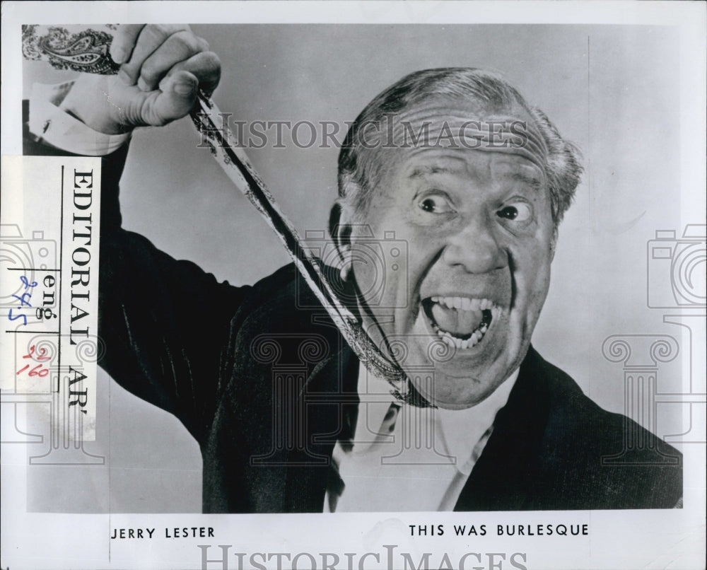 Press Photo Comedian Jerry Lester Hanging Tie Variety Show This Was Burlesque - Historic Images