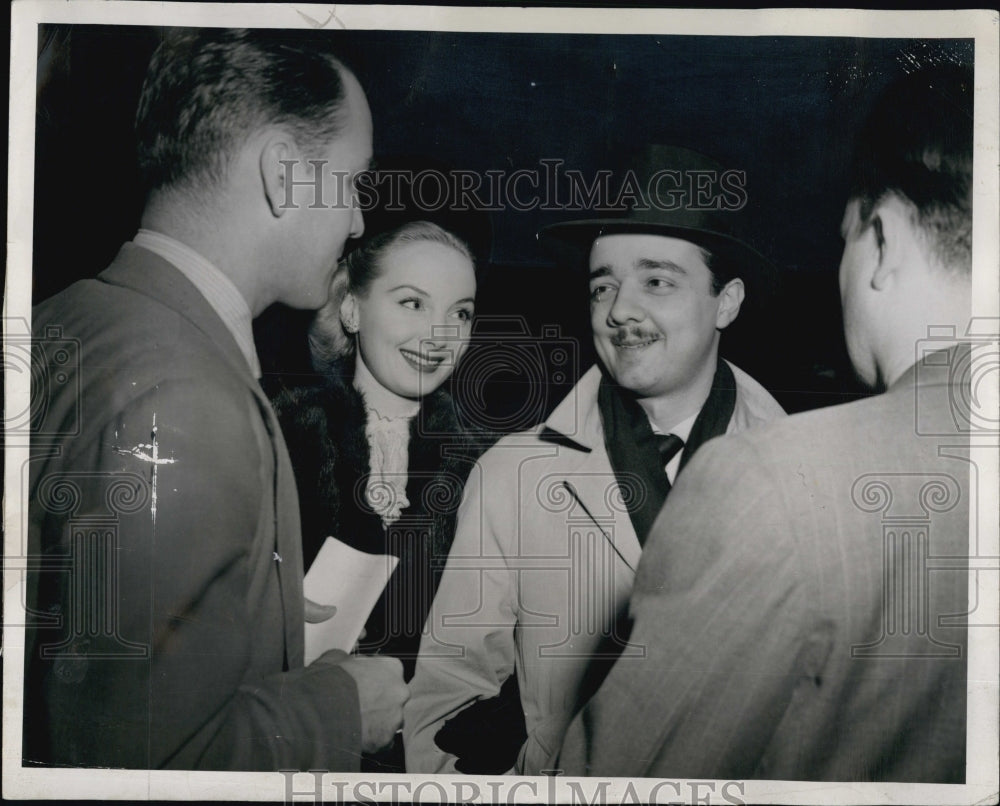 1946 Press Photo Susan Schrafft Carlos Oliveira Rocha Guinle La Guardia Airport - Historic Images