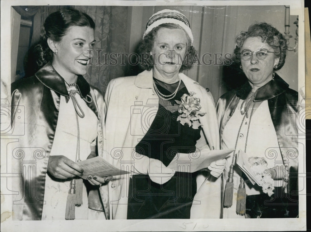 1947 Press Photo Massachusetts Catholic Womanâ€s Guild Loretta Quinlan - Historic Images