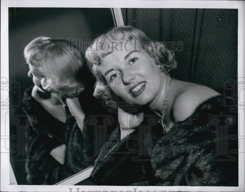 1951 Press Photo Roberta Quinlan - Historic Images