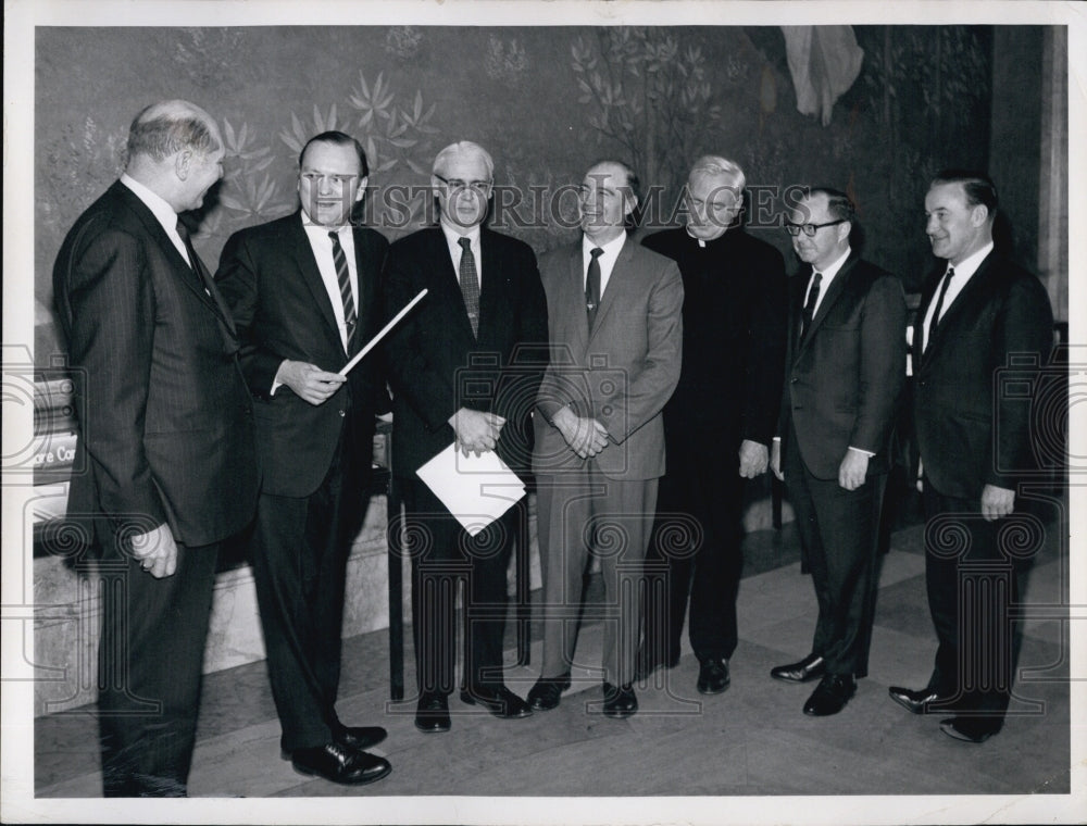 1969 Press Photo Attorney General Robert Quinn Opens Exhibit - Historic Images