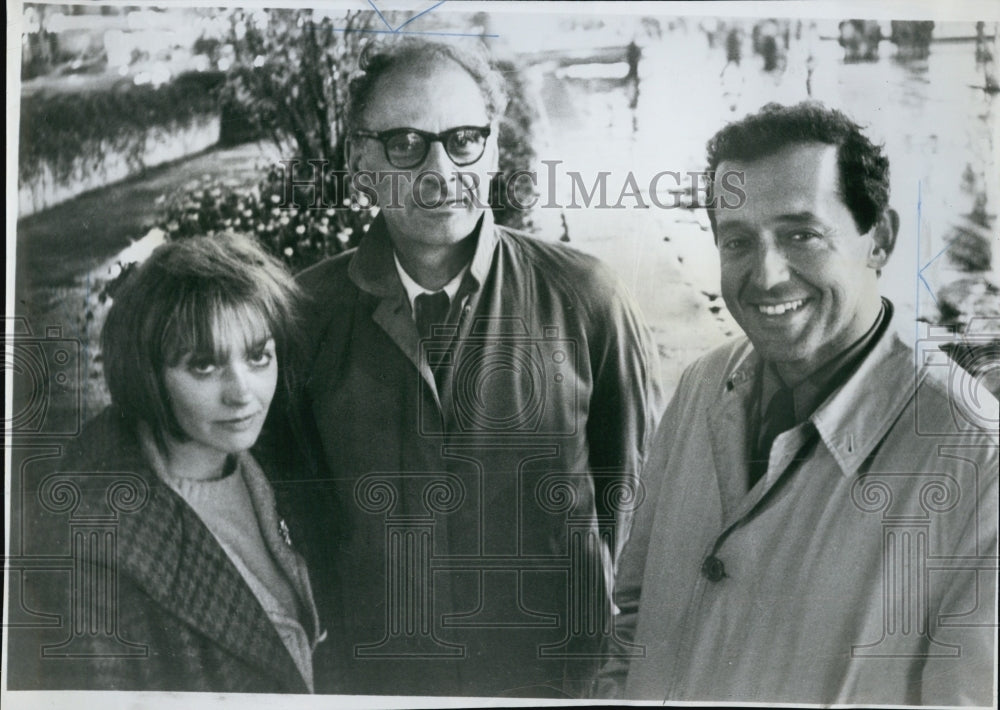 1965 Press Photo People At A Park - Historic Images