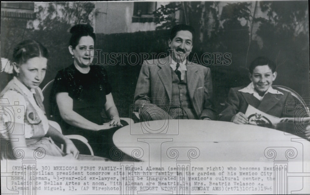 1946 Press Photo Miguel Aleman And Family - Historic Images