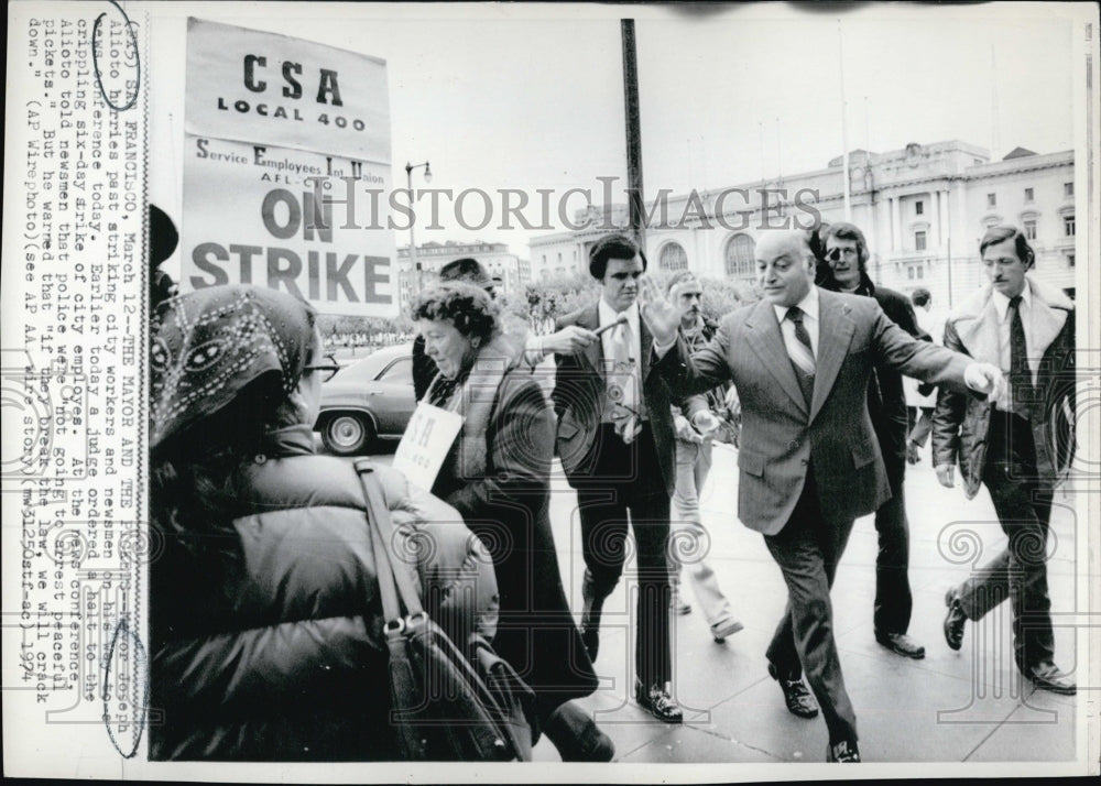 1974 Press Photo Mayor Joseph Alioto - Historic Images