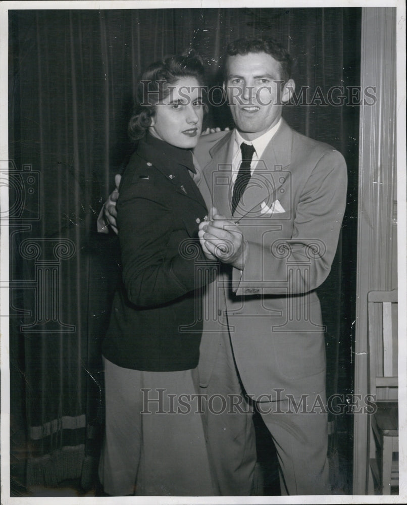 1946 Press Photo Army Lt Sylvia Wing Dancing with Francis Bucky O&#39;Neill - Historic Images