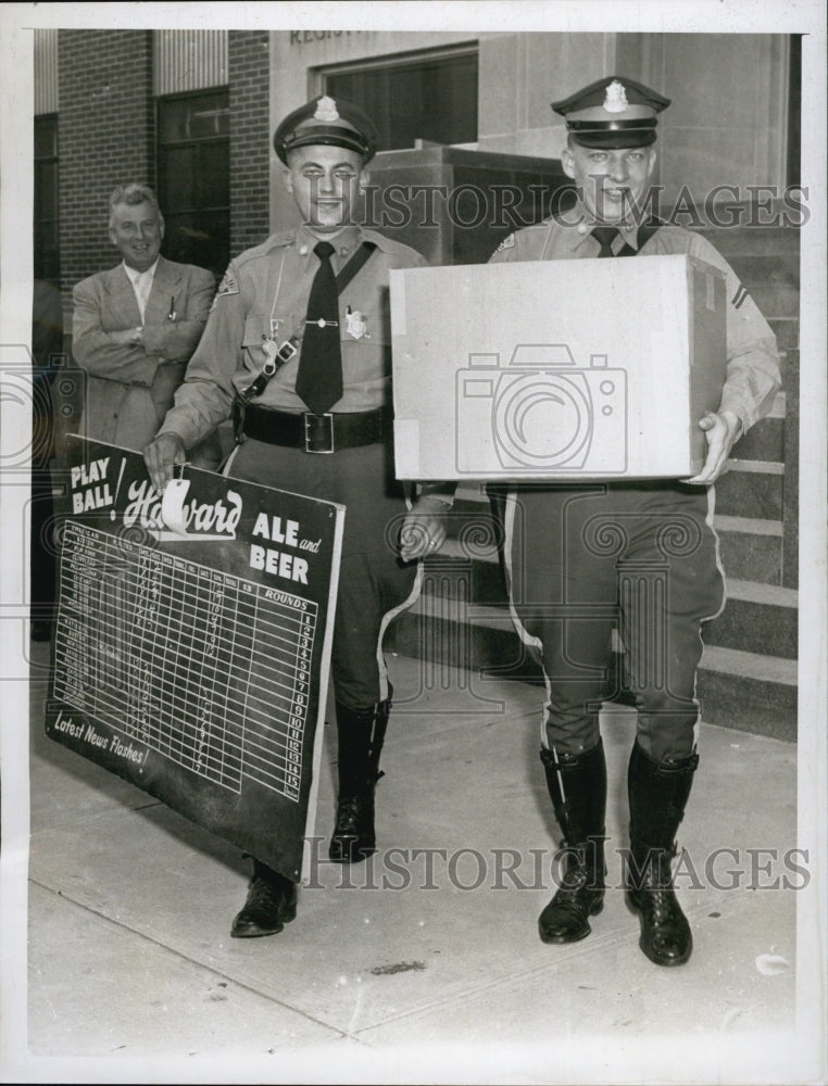 1953 Press Photo State troopers carry out evidence in Lawrence gaming raids. - Historic Images