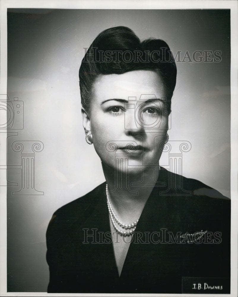 1954 Press Photo Carolyn K. Winters of New England Hospital Board of Directors - Historic Images