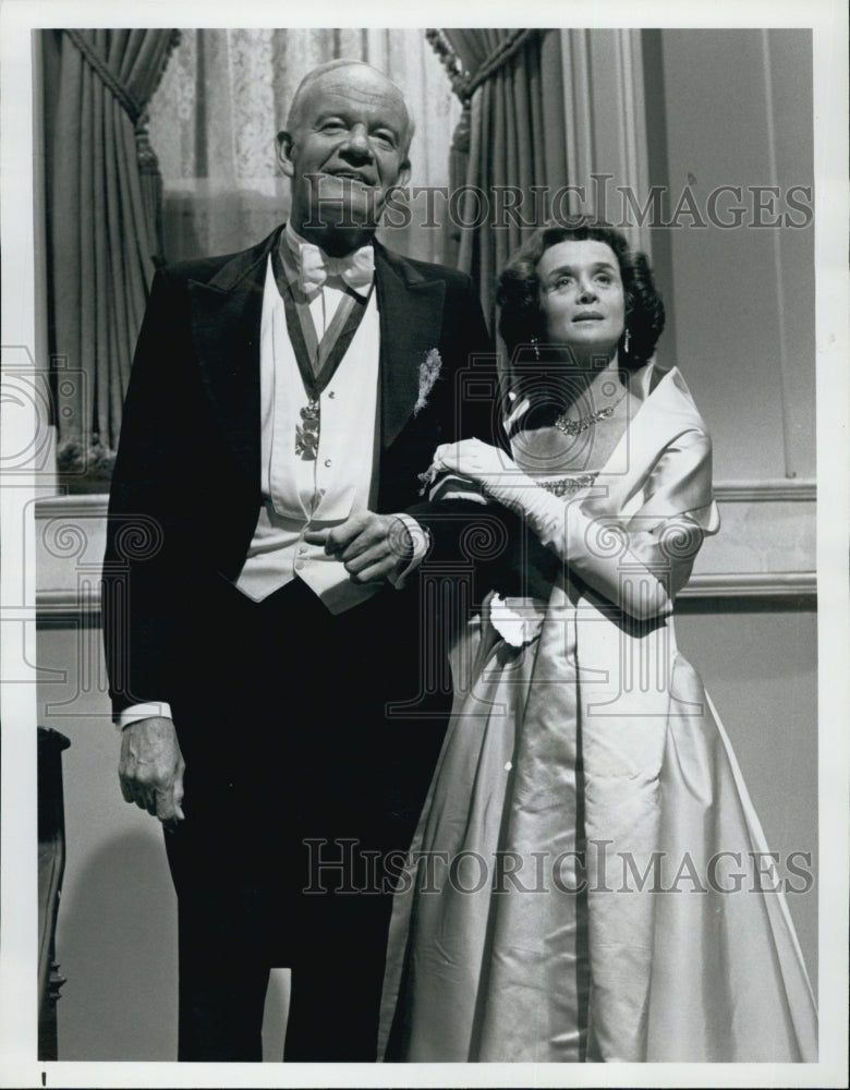 1979 Press Photo Andrew Duggan &amp; Barbara Barrie in Backstairs at the White House - Historic Images