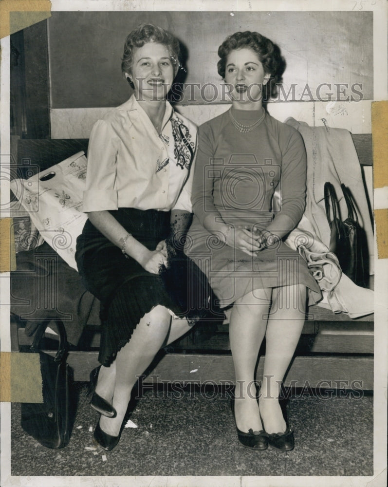 1958 Press Photo Mrs. Patricia Ana Duplin, witness for Lt.John Burke Trial. - Historic Images