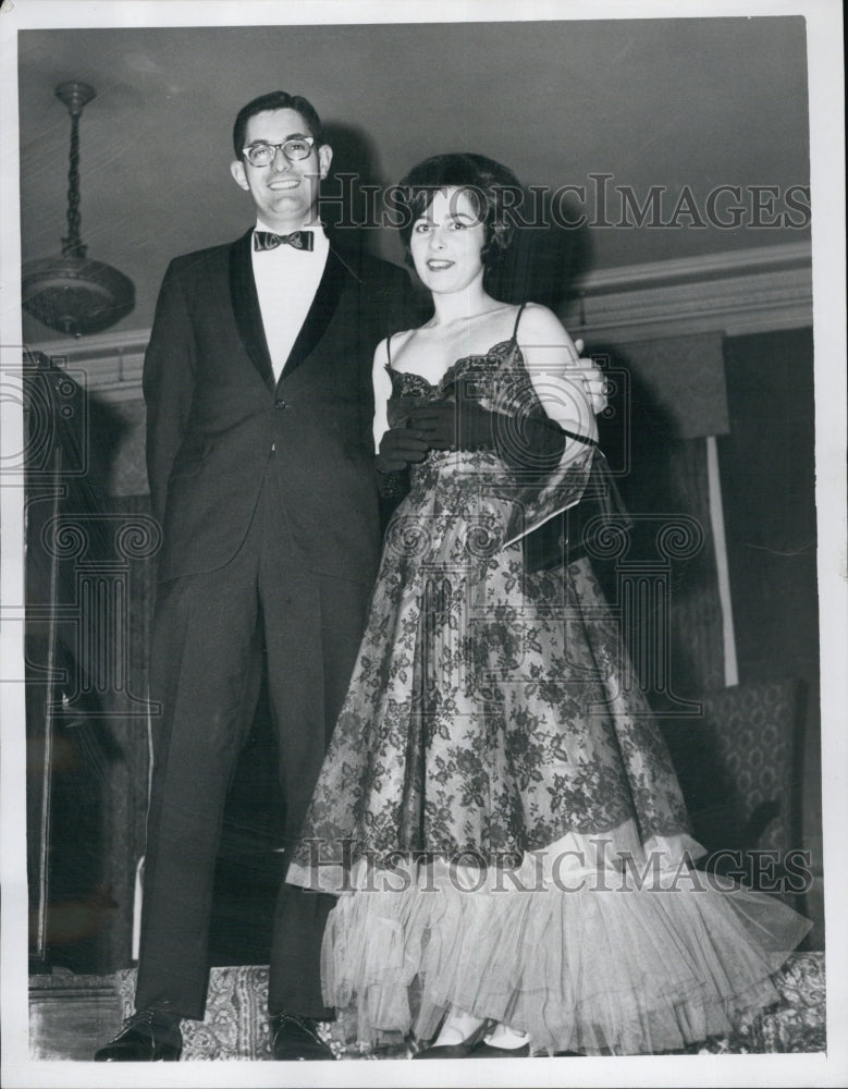 1966 Press Photo Mr. &amp; Mrs. Richard Savrann at opening of Opera Company - Historic Images