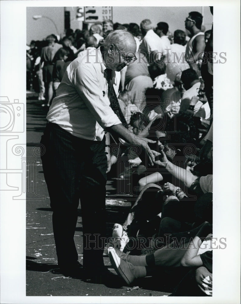 1990 Press Photo Bill Sawyer at Columbus Day Parade in East Boston - Historic Images