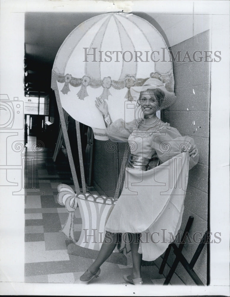 1971 Press Photo Miss Bristol Nancy Ladebauche - Historic Images