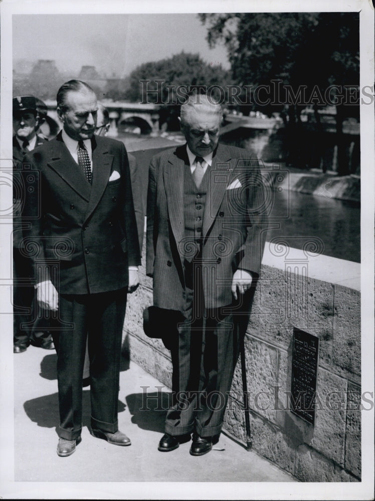 1952 Press Photo U.S. Amb.James C.Dunn to Paris and Monsieur George Broussine. - Historic Images