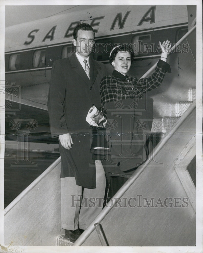1956 Press Photo Mr Mrs George Hogarty Ticket Agent Sabena Northeast Airlines - Historic Images