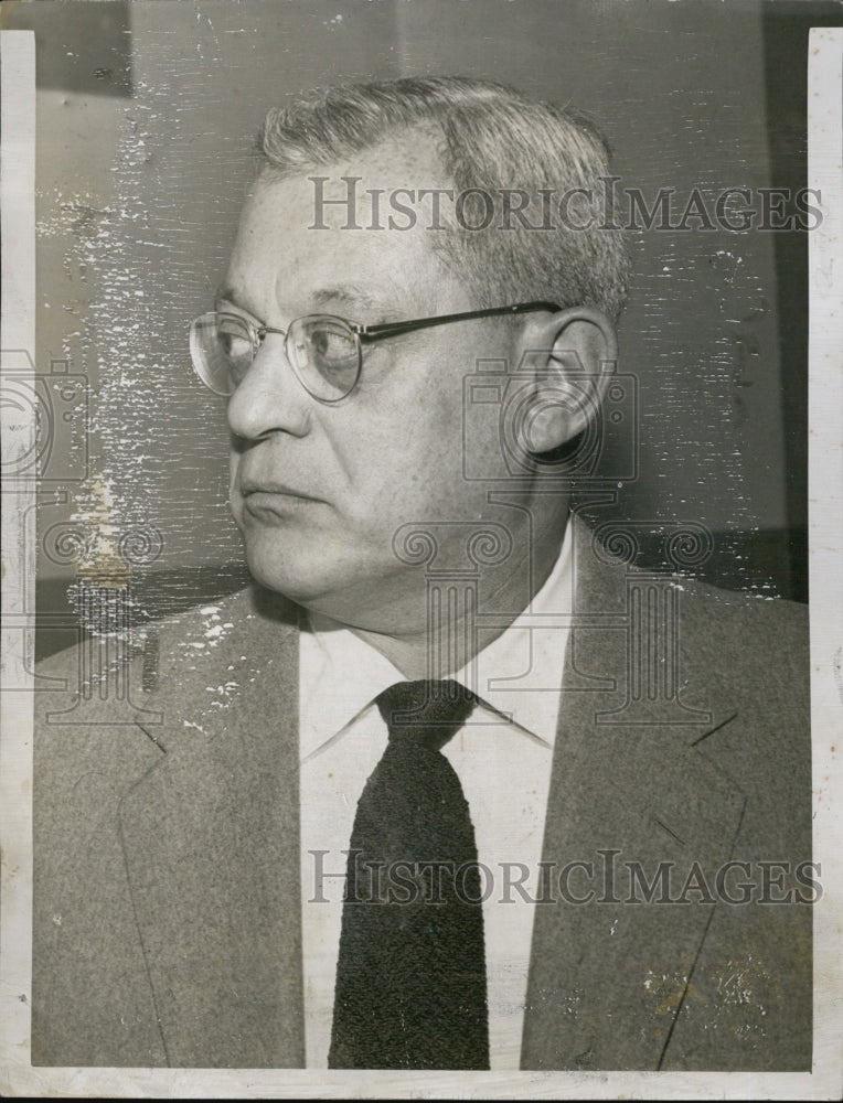 1955 Press Photo Doctor Herbert Gerardell - Historic Images