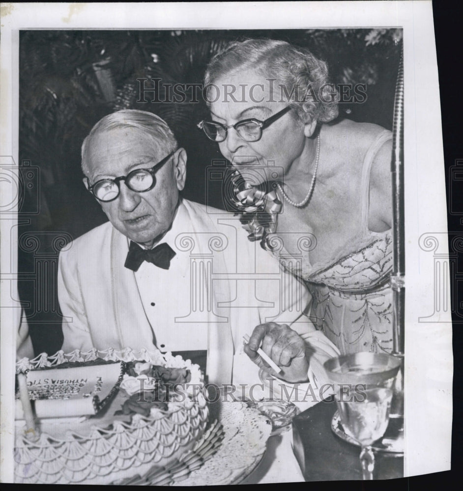 1956 Senator Walter George &amp; Wife With Cake For Retirement-Historic Images