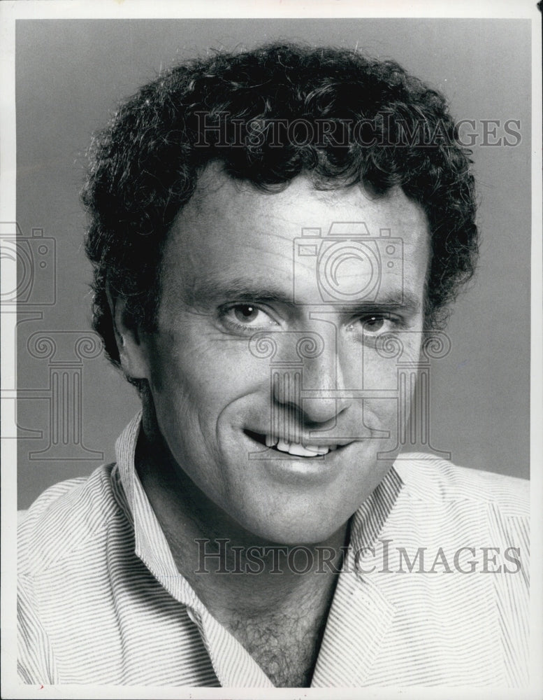 Press Photo Kevin Dobson-Historic Images