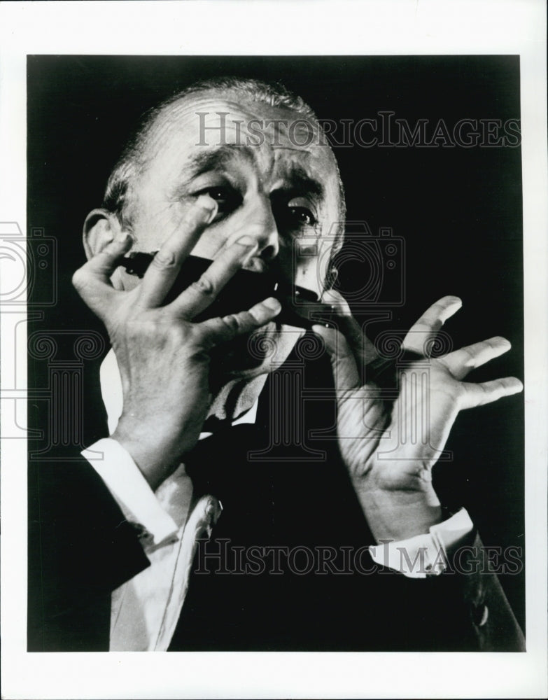 Press Photo World-Renowned Harmonica Virtuoso Larry Adler - Historic Images