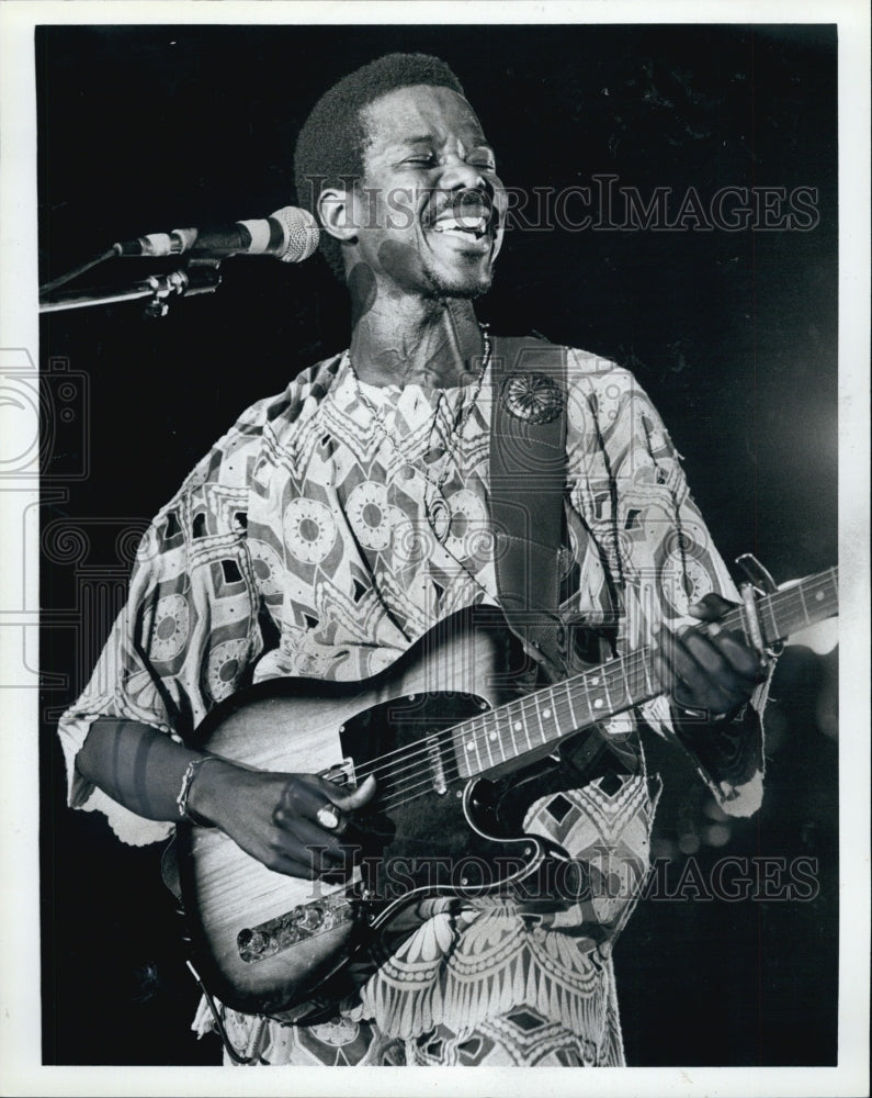 1983 Musician King Sunny Ade performs at Bay Side Exposition Center-Historic Images