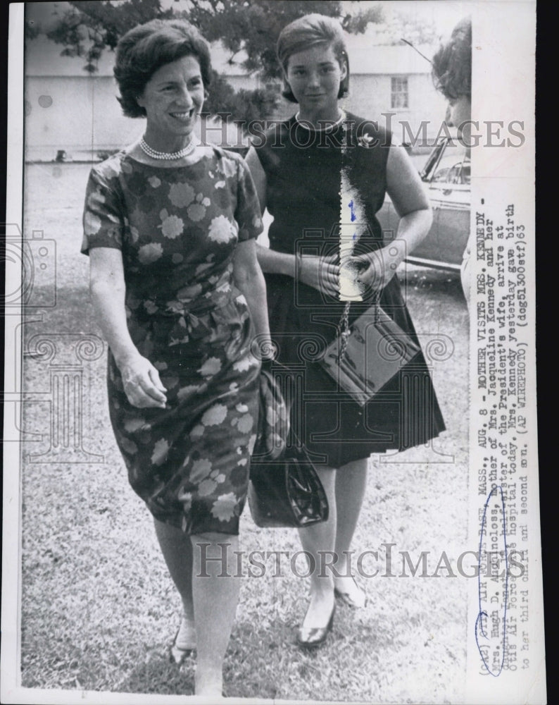 1963 Mrs. Hugh D. Auchinloss w/ daughter Janet visits Mrs. Kennedy-Historic Images