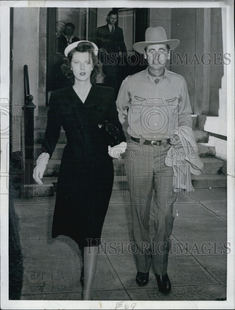 1943 Elen Tuck French Astor and husband filed divorce.-Historic Images