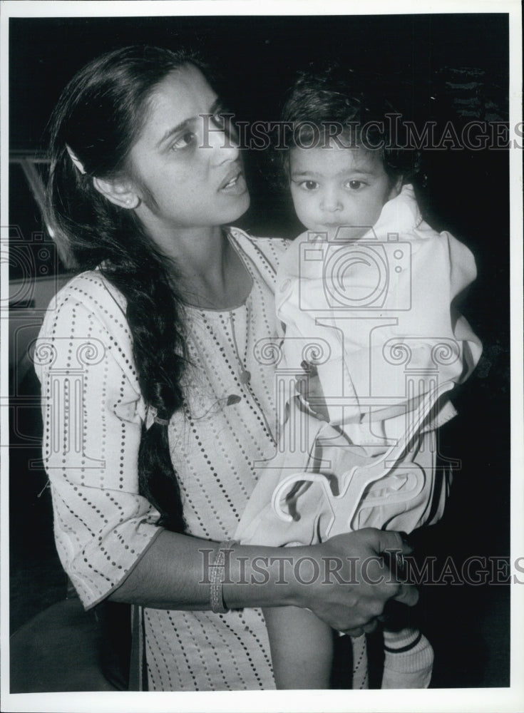 1989 Daljit Athwol holds her daughter, after missing from the mall.-Historic Images