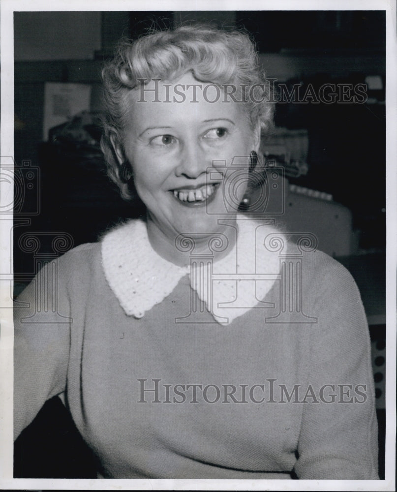 1957 Mrs, Lillian Daws,Sec. in Marine Optical Manufacturing Co. - Historic  Images