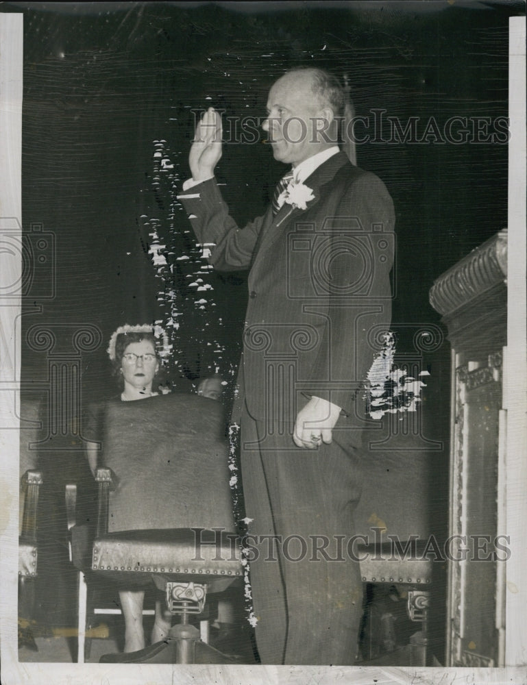 1952 Mayor John M Lynch took oath 5th term as  Chiief Executive-Historic Images