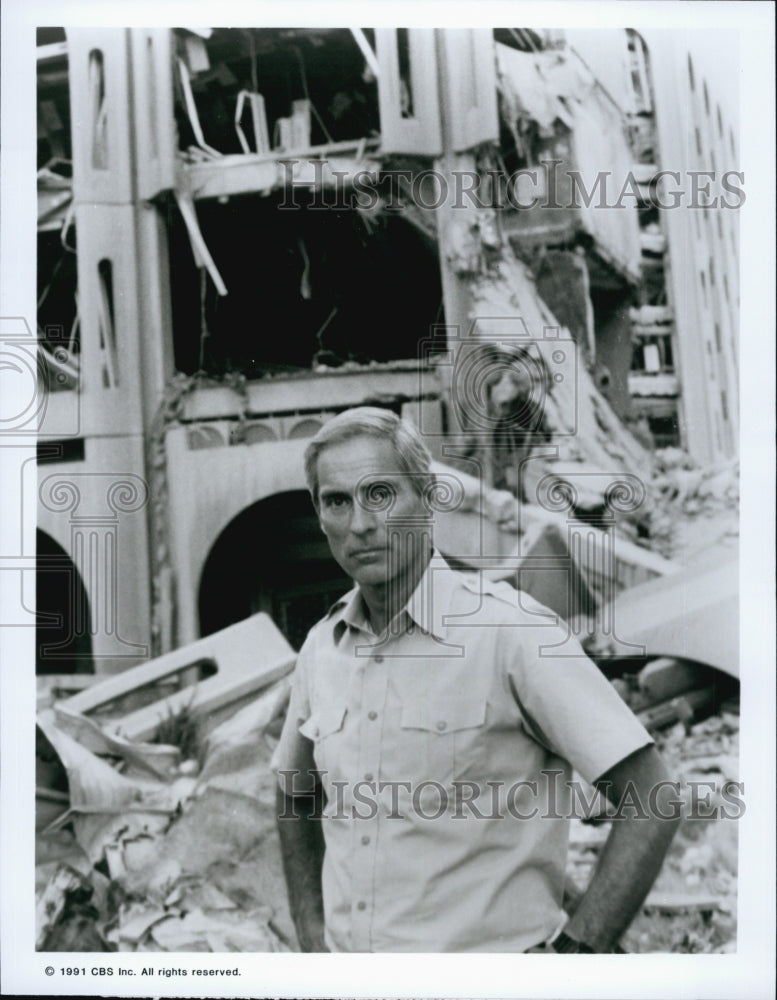 1991 newsman Bob Simon in program &quot;Bob Simon: Back To Baghdad&quot;-Historic Images