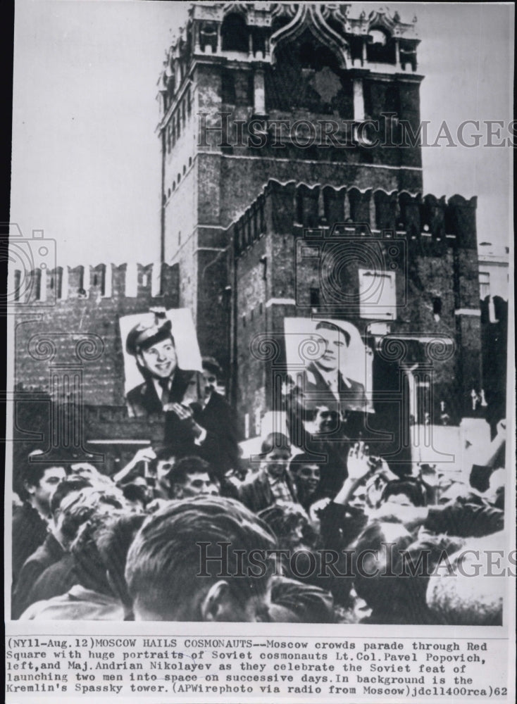 1962 Moscow Crowd hails portrait of Soviet cosmonauts.-Historic Images