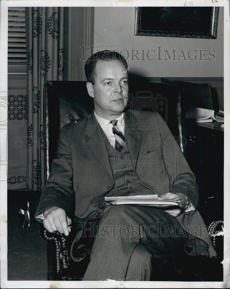 1960 Press Photo Dr. Nils Wessell President Tufts College - Historic Images