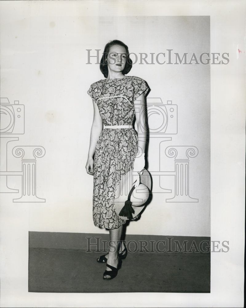 1947 Press Photo Nancy Daniels Models Dress for &quot;Original Designs&quot; Show - Historic Images
