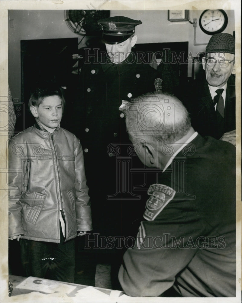 1962 Press Photo Sgt Carl Felter, Officer Kelleher &amp; Michael McHugh Assault Char - Historic Images